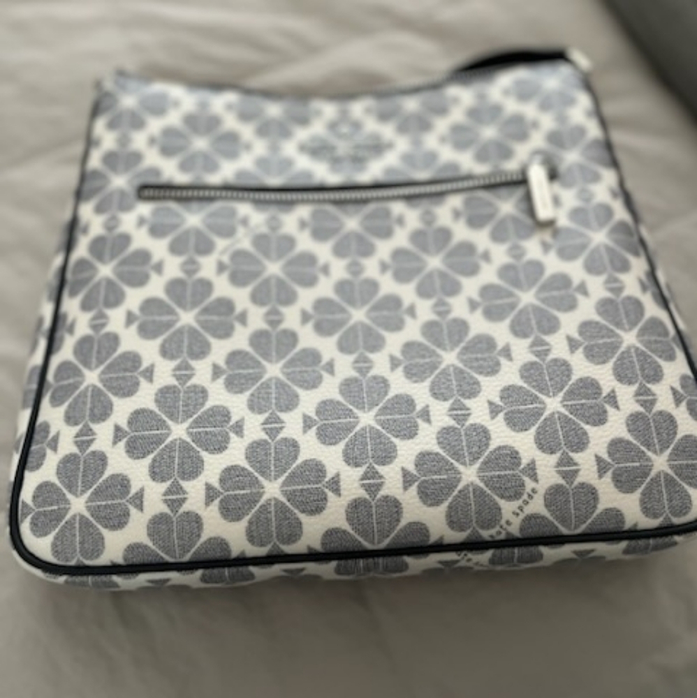 Signature Spade Flower Swingpack Crossbody